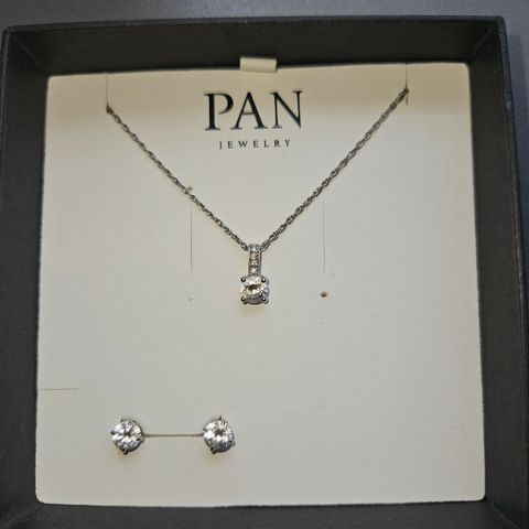 Pan Jewelry, Smykkesett i 925 sølv med zirkona