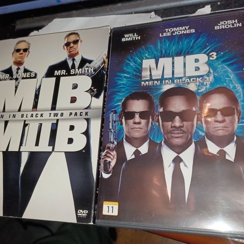 Men in black 1-3, på dvd selges samlet.