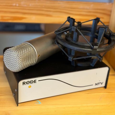 Rode NTV rørmikrofon. Classy 'valve' sound. Allround mic