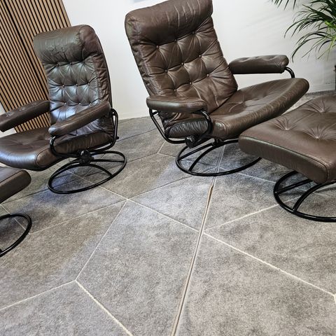 2 stk. Ekornes Original Stressless 1974 lenestoler med krakk