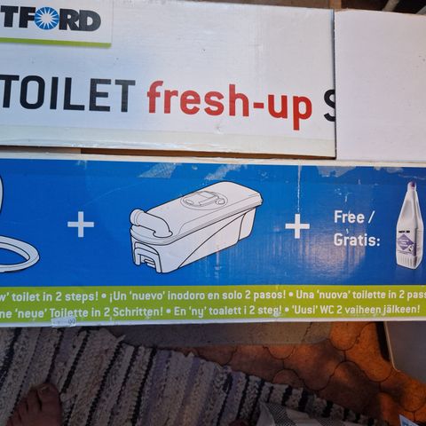 Et helt nytt thetford toalettsett.