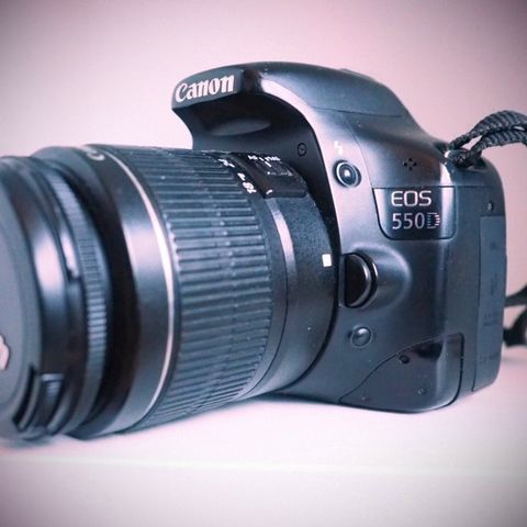 Canon EOS 550d  med objektiv og lader