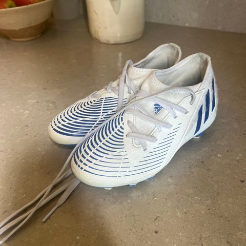 Fotballsko Adidas str 32