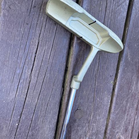 Golf putter