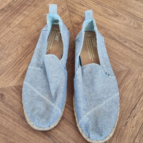 Toms, str. 36,5