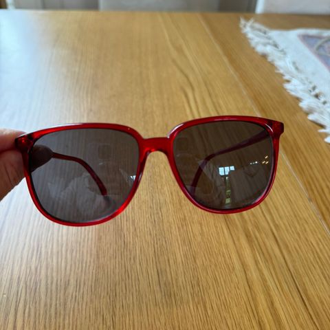 Rød 70-talls Solbriller