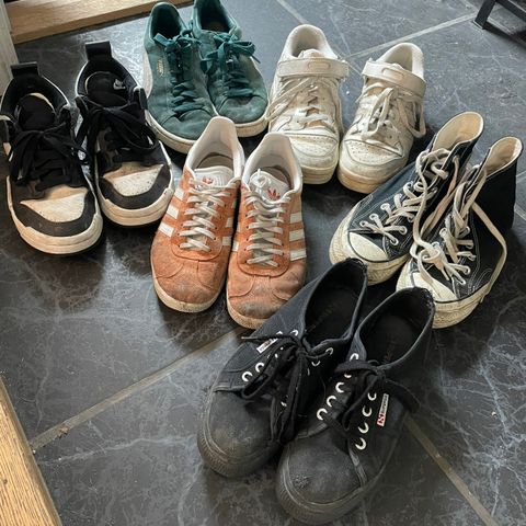 Diverse sneakers