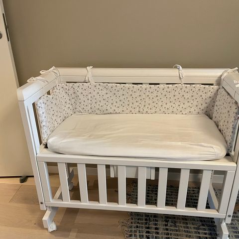 Carena bedside crib