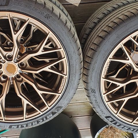 Concaver CVR1 Bronze. Michelin sport pilot 4. Kan selges hver for seg.