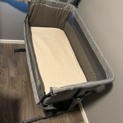 Yngri Bedside Crib