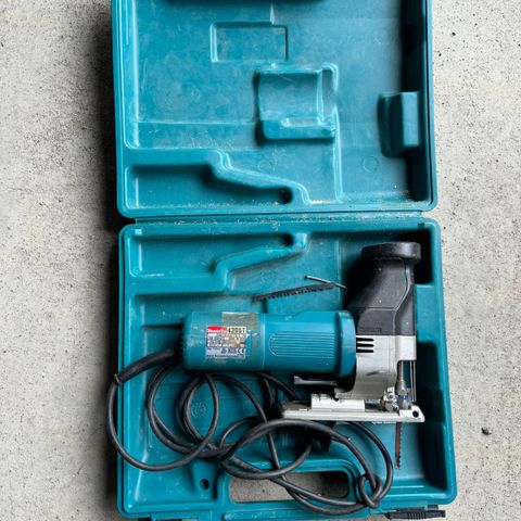 Makita stikksag 4305T