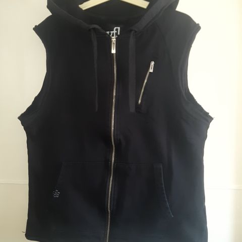 Svart Vest YFL Reserved str L