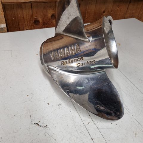Yamaha  stålpropell 13 ¾ -21 til stort undervannshus