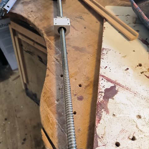 Linear ballscrew