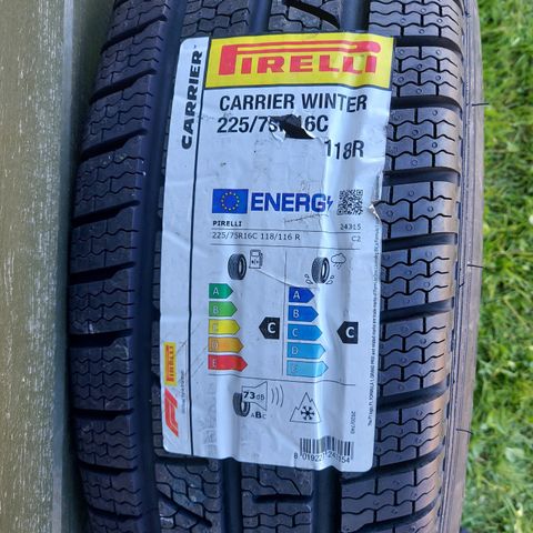 Pirelli Carrier Winter 225/75R16C 118/116R