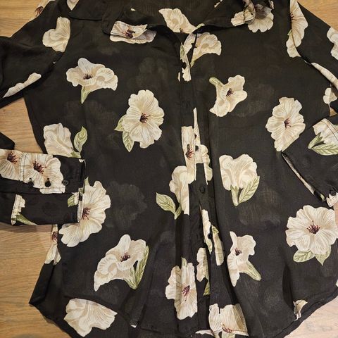 Blomstrete skjorte fra Zara, str L