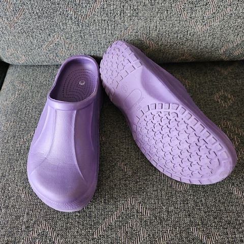 Lilla sandaler / slippers i gummi, tresko form str. 40