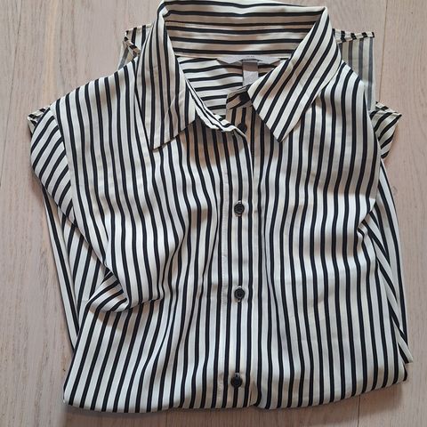 Stripete skjorte fra H&M i størrelse S, ubrukt!
