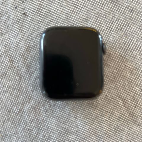 Pent brukt Apple Watch Series 4 44mm (GPS + Cellular)