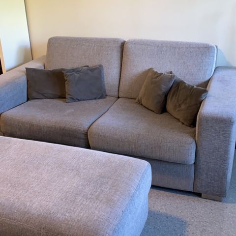 To-seter sofa + stor puff