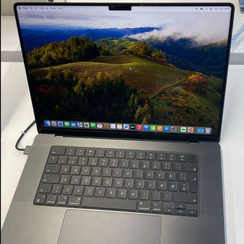 MacBook Pro 16 M3 Pro 2023 512GB Stellarsvart