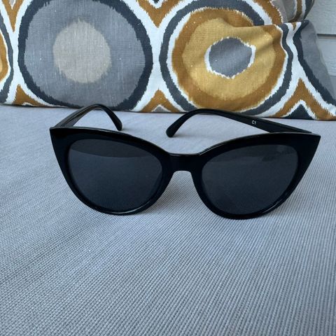 Svarte solbriller - brukt en dag