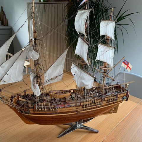 Modell av MS Bounty - håndbygget seilbåt