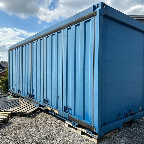 Container med kappebord/sag - Isolert med full sideåpning og rulleport i enden