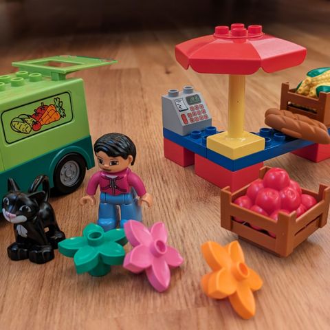 4 LEGO DUPLO-setts med dyr, baby, karussell, og marked