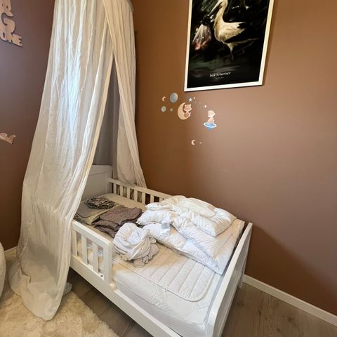 Junior seng , sengehimmel, dyne, pute og sengetøy