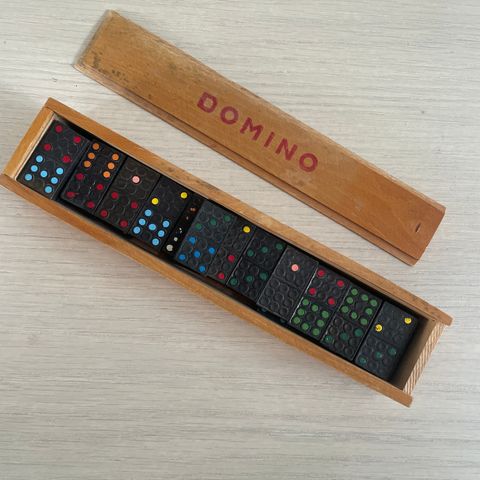 Domino brettspill