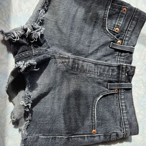 501 Levis shorts, 24".