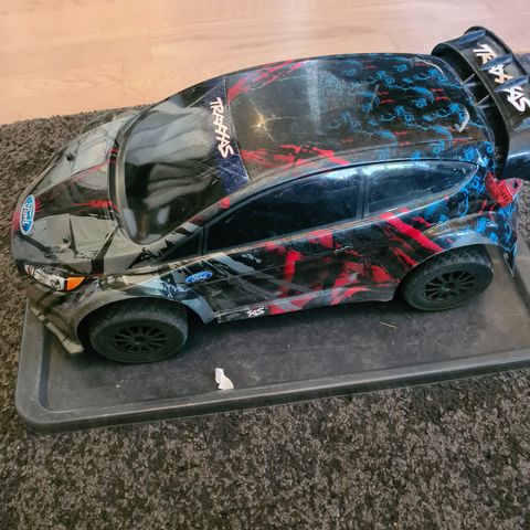 Traxxas rally 1/10 med batterier og masse deler