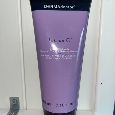 DERMAdoctor kakuda C cleanser, toner & make-up remover