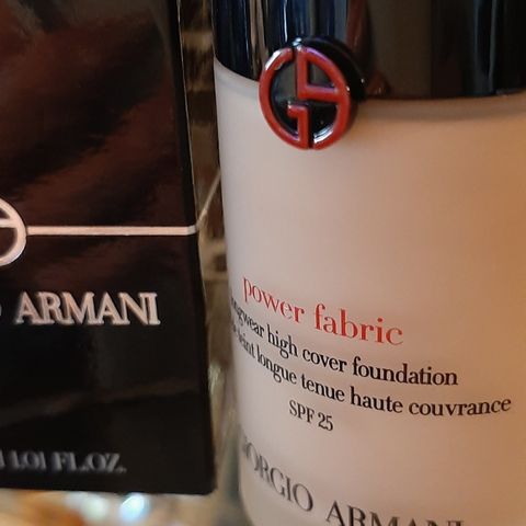 Foundation /base fra Giorgio Armani 525 ,  ubrukt