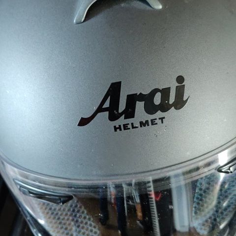 Arai hjelm