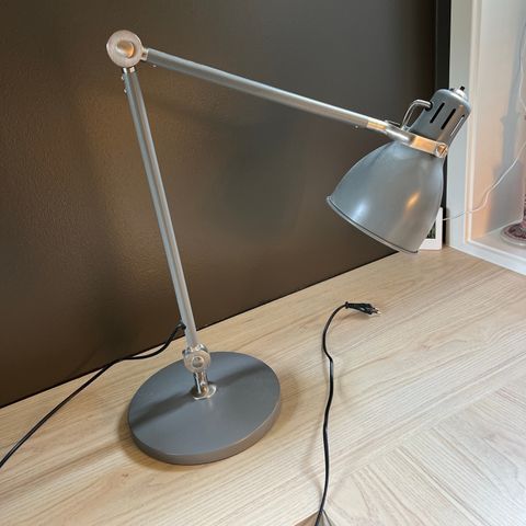 Bordlampe / skrivebord / nattbordslampe