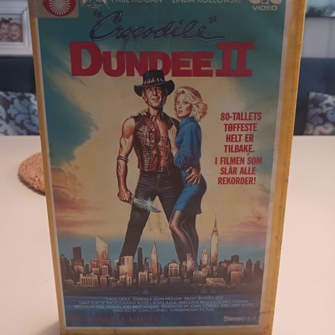 Crocodile Dundee 2 utleie vhs