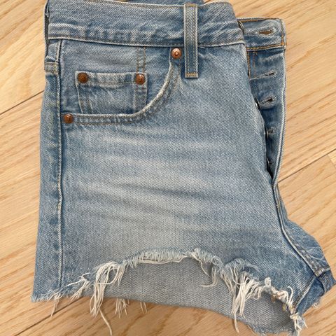 Levis 501 shorts str 25