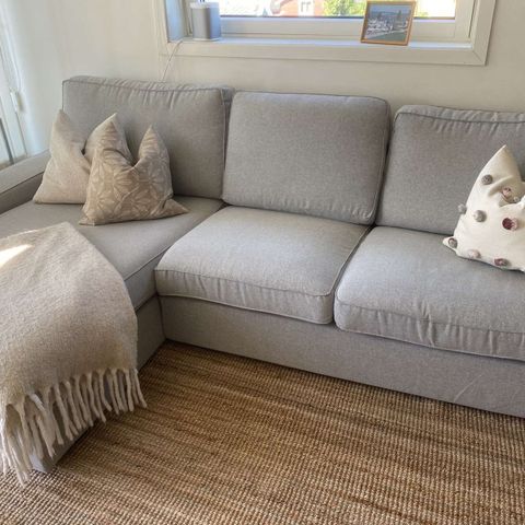 4 seters sofa med sjeselong grå