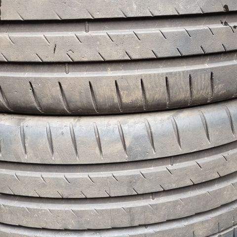 235/402R20 Michelin sommerdekk