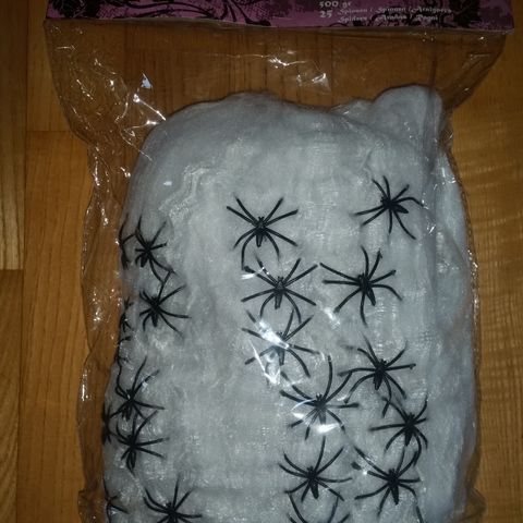 Spindelvev med edderkopper - Halloween ( 500 gram )