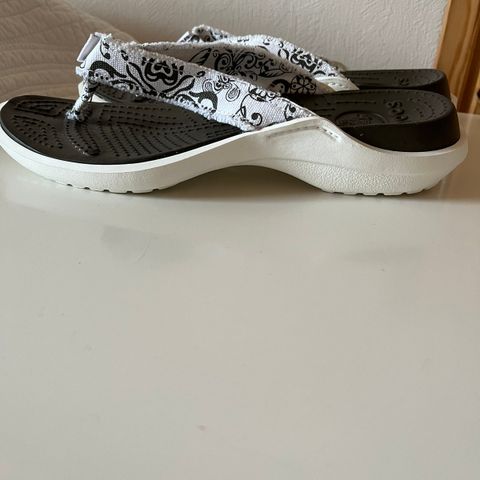 Ubrukte Crocs flip flops tilsv str 37