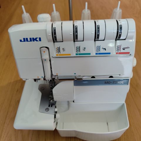 Juki overlock MO-734DE