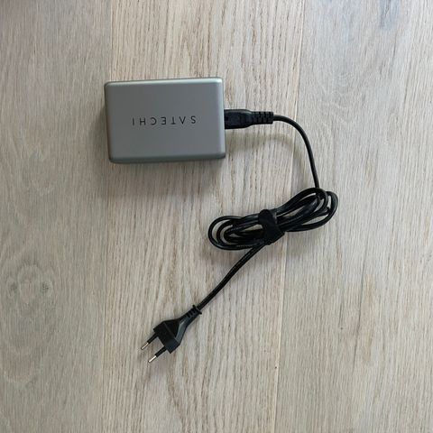 Satechi 100W USB-C PD Compact GaN Lader med 2 USB-C PD og 1 USB-A port