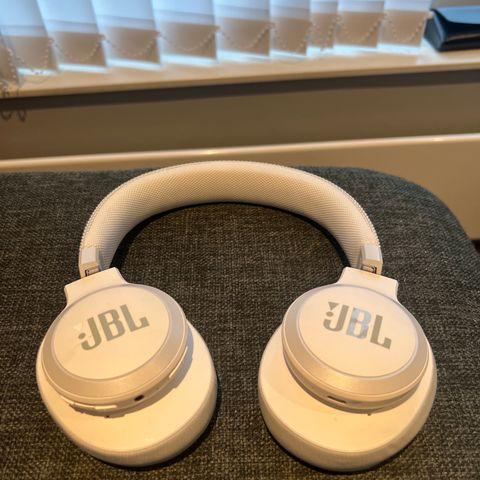 JBL Live 650 hodetelefoner