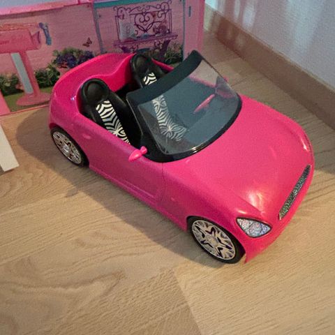 Barbie bil og dukkehus
