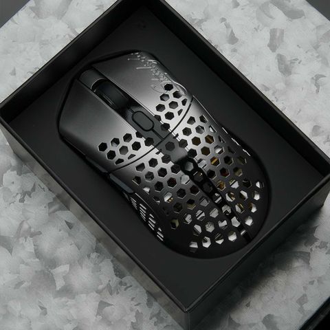 Finalmouse Starlight Pro Tenz (Medium)