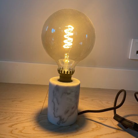 Lampe marmor med pære