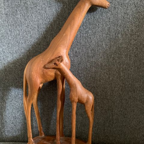 Giraffe i teak